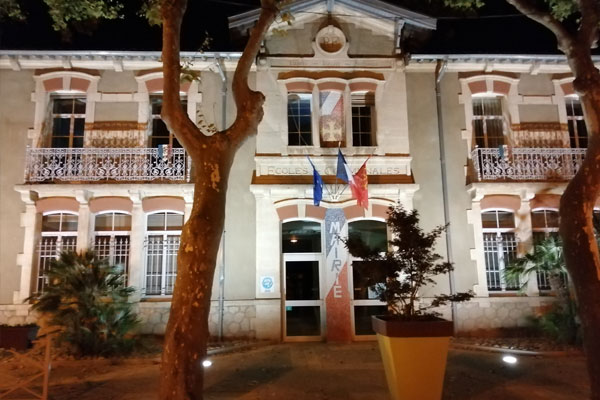 Mairie de Cers vue de nuit