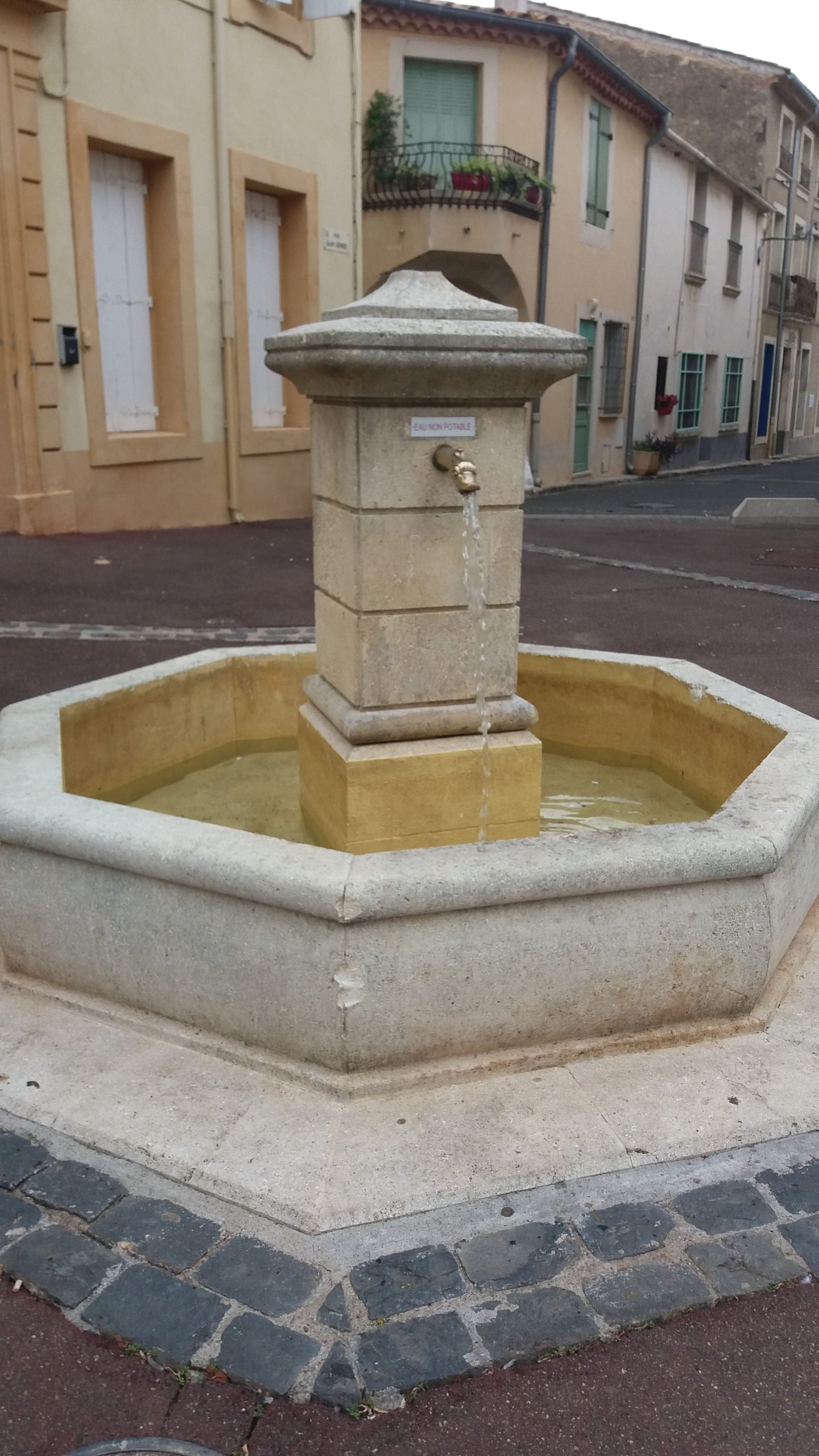 You are currently viewing La fontaine place de l’ancienne Mairie remise en fonction